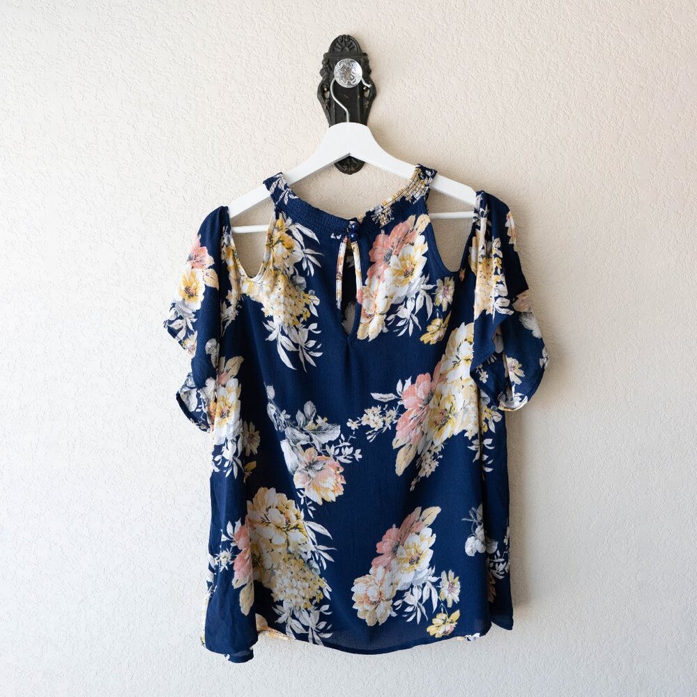 Lily Black Women's Size XL Blue Floral Blouse Split Flutter Short Sleeve - Picture 4 of 7